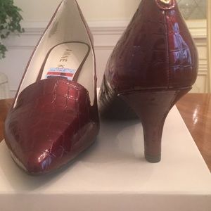anne klein felice pump